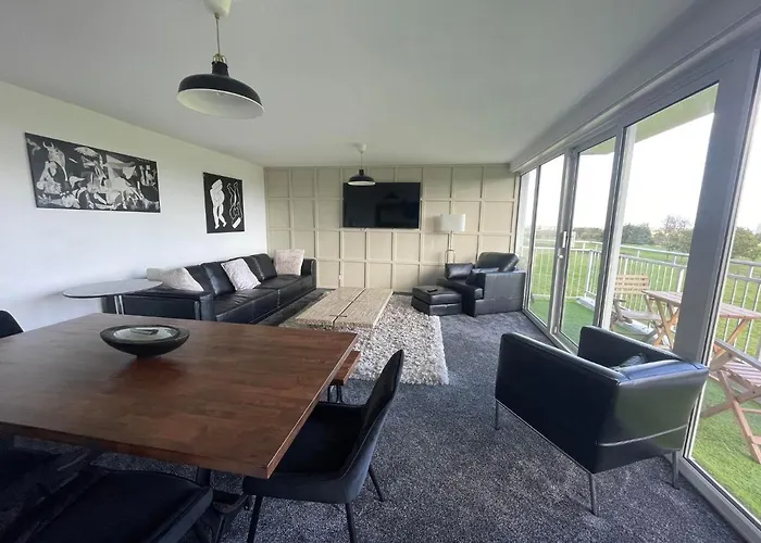 3 Bedroom Apartment With Golf Course View